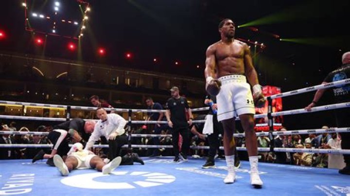 
Who Is Boxer Chris Bourke? Fans Are Curious About Him As He Is Set To Go Against Marc Leach Tomorrow 